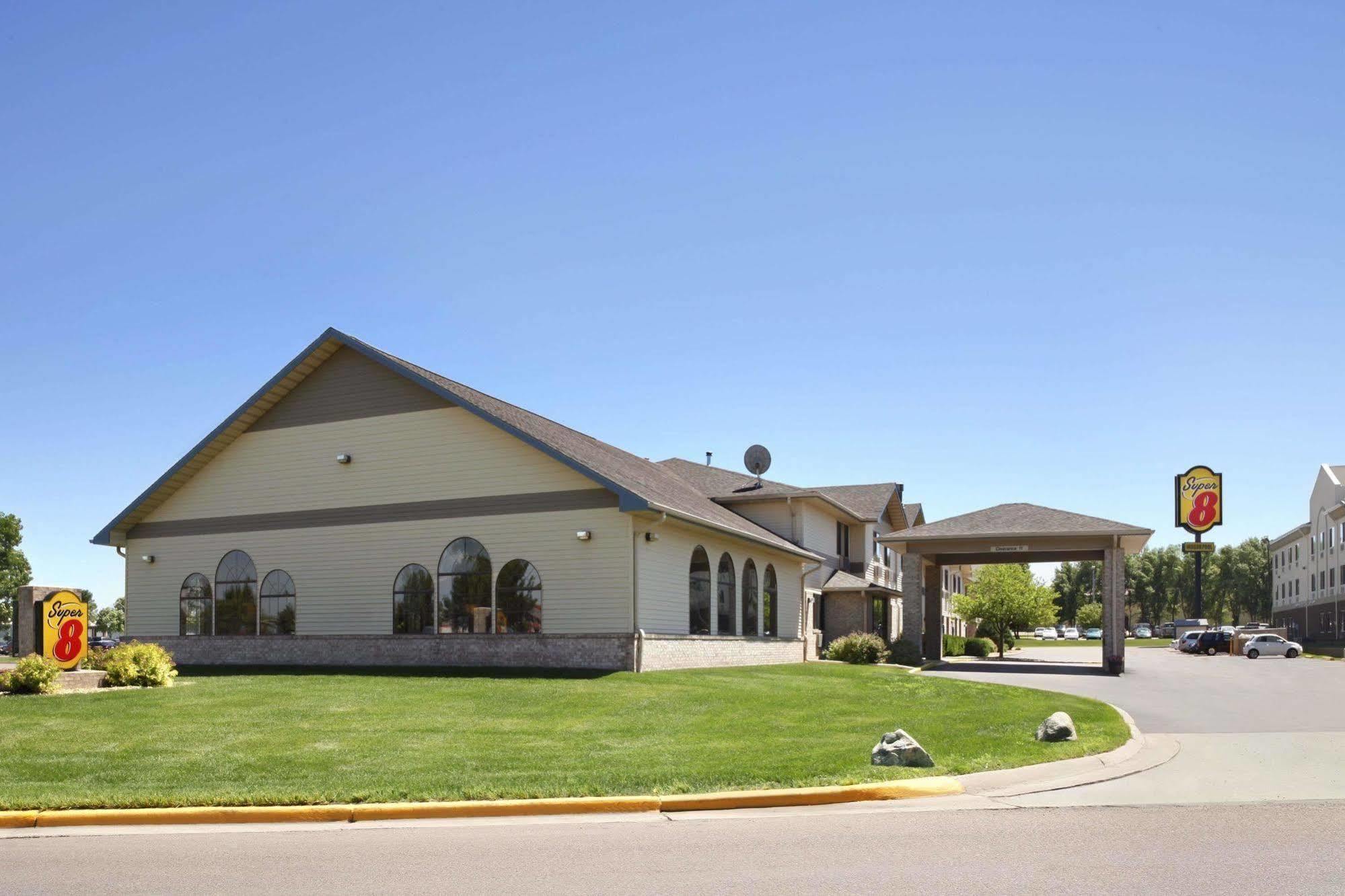 Super 8 By Wyndham Brookings Hotel Exterior foto