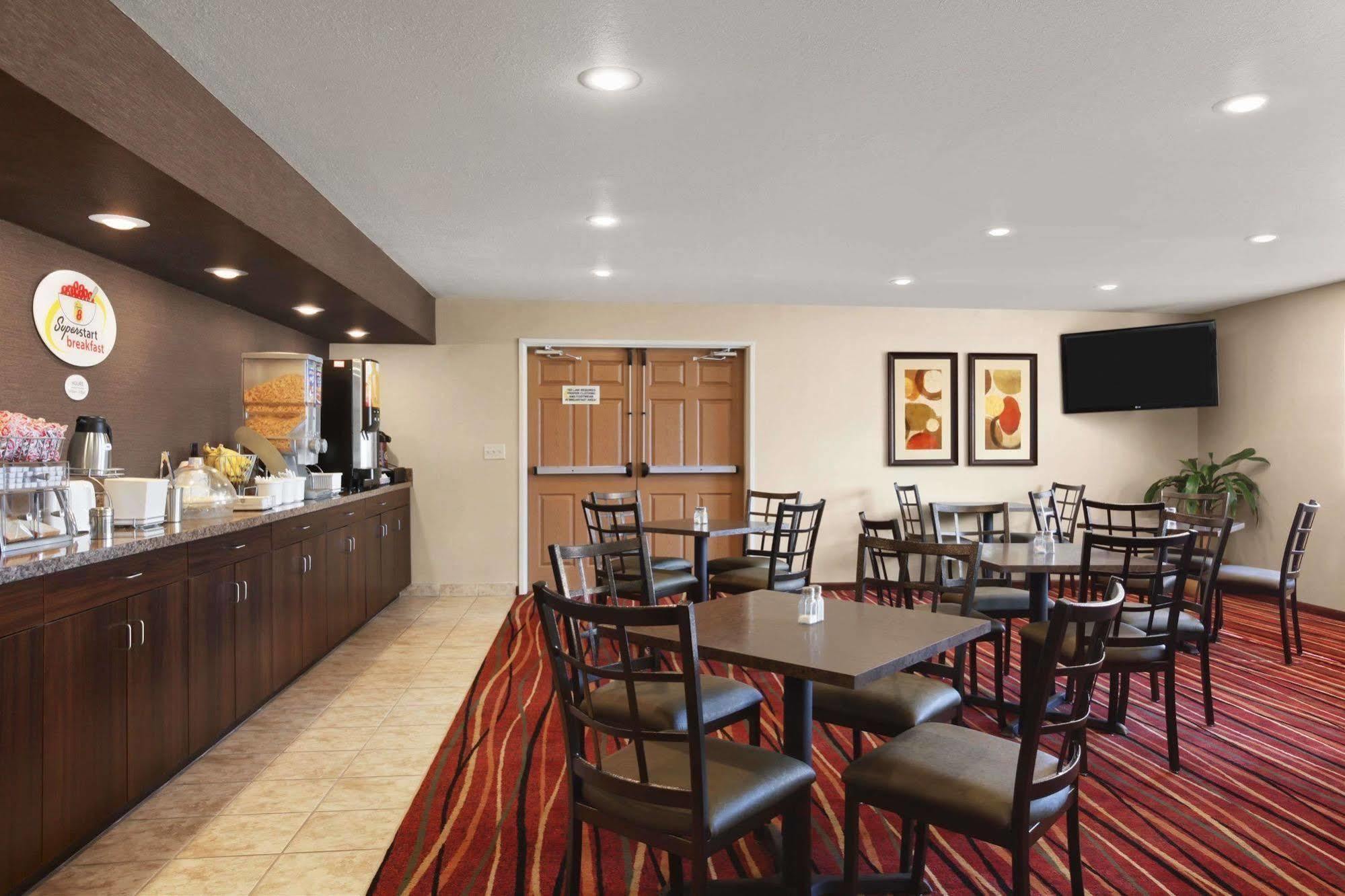 Super 8 By Wyndham Brookings Hotel Exterior foto